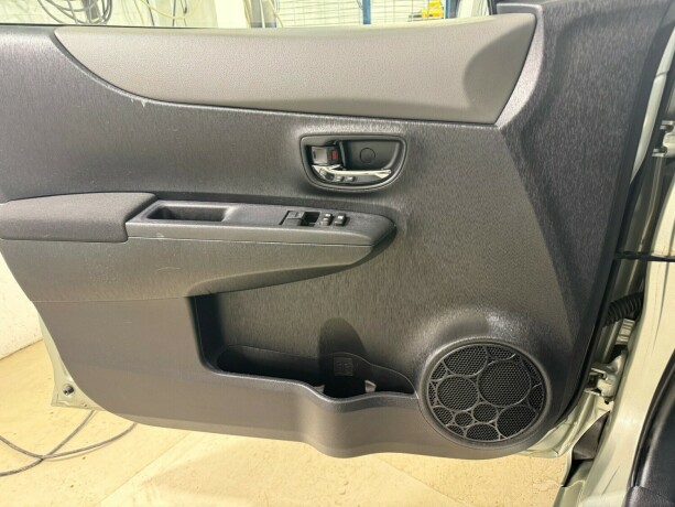 toyota-yaris-bensin-2012-big-18
