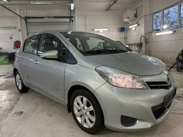 toyota-yaris-bensin-2012-big-1
