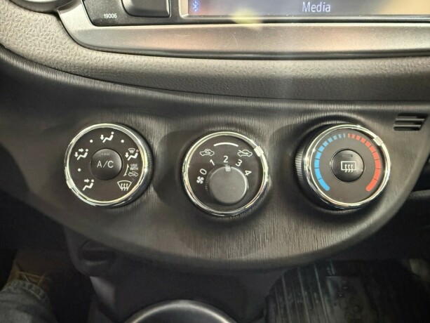 toyota-yaris-bensin-2012-big-24