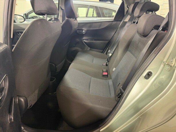 toyota-yaris-bensin-2012-big-16