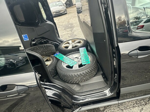 ford-transit-courier-diesel-2024-big-19