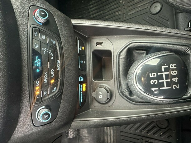 ford-transit-courier-diesel-2024-big-11