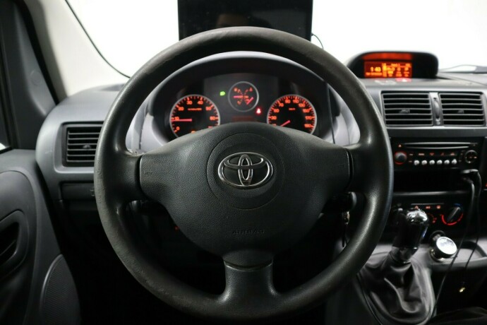 toyota-proace-diesel-2015-big-12