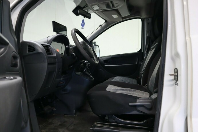 toyota-proace-diesel-2015-big-10