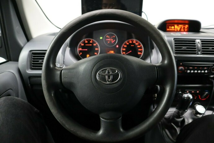 toyota-proace-diesel-2015-big-11