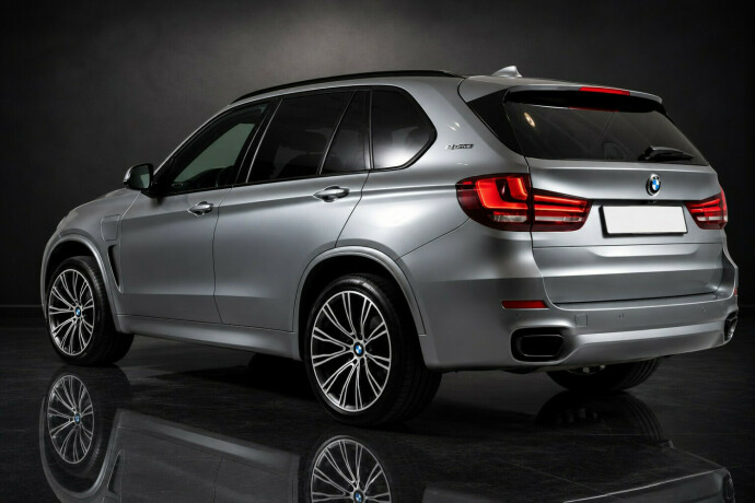 bmw-x5-elektrisitetbensin-2019-big-1