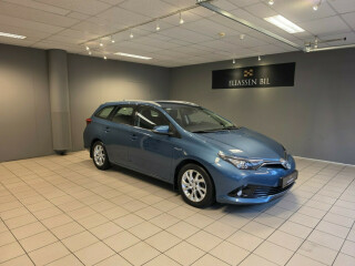 Toyota | Auris | Elektrisitet+bensin | 2015