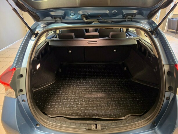 toyota-auris-elektrisitetbensin-2015-big-14