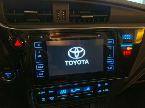 toyota-auris-elektrisitetbensin-2015-big-21