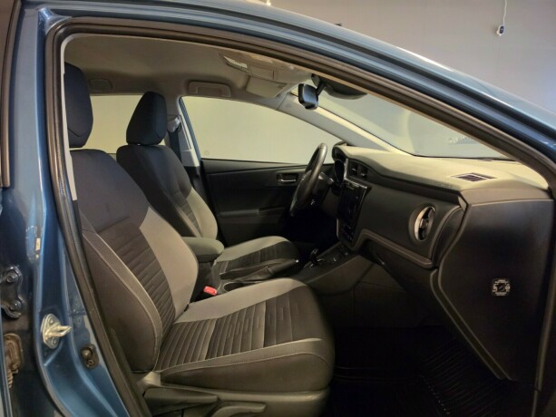 toyota-auris-elektrisitetbensin-2015-big-10