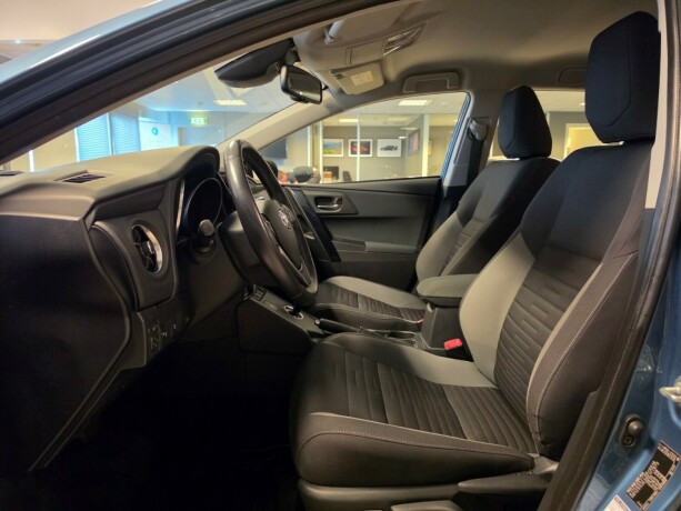 toyota-auris-elektrisitetbensin-2015-big-17