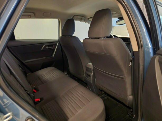 toyota-auris-elektrisitetbensin-2015-big-15