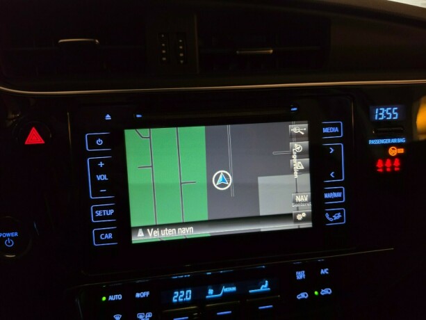 toyota-auris-elektrisitetbensin-2015-big-23