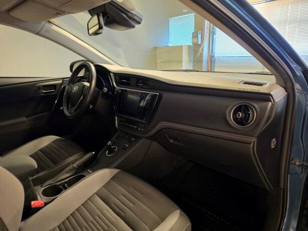 toyota-auris-elektrisitetbensin-2015-big-11