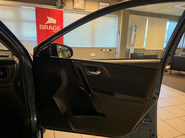 toyota-auris-elektrisitetbensin-2015-big-13