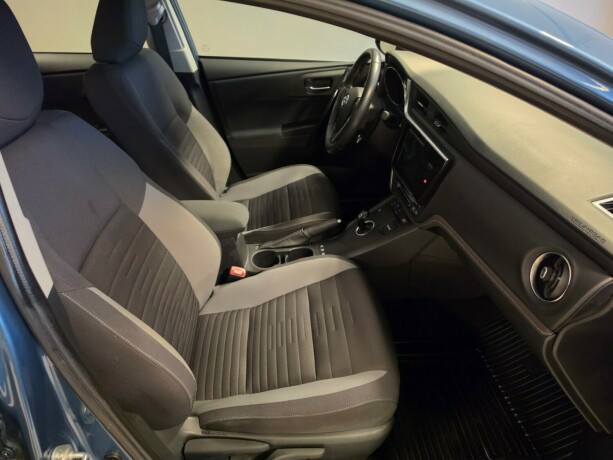 toyota-auris-elektrisitetbensin-2015-big-12
