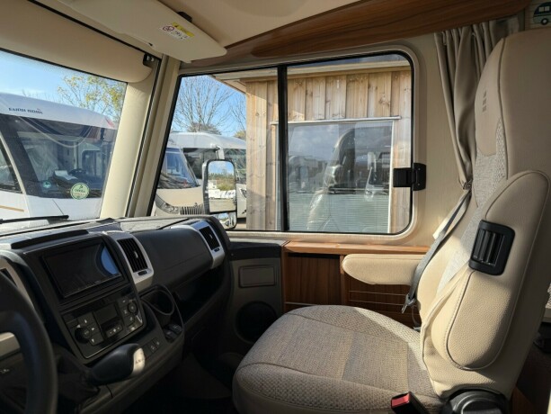 hymer-ex-598-b-f248rerkort-mulighet-queensbed-senkeseng-truma-kombi-stort-kj248leskap-lettkj248rt-diesel-2017-big-16