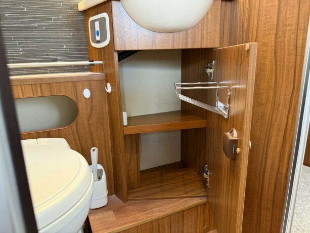 hymer-ex-598-b-f248rerkort-mulighet-queensbed-senkeseng-truma-kombi-stort-kj248leskap-lettkj248rt-diesel-2017-big-57