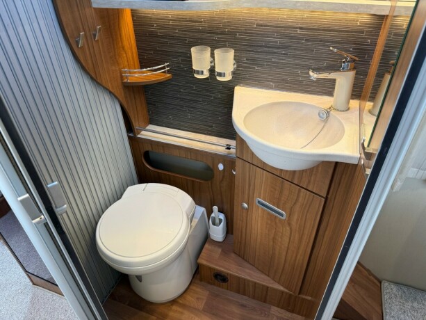 hymer-ex-598-b-f248rerkort-mulighet-queensbed-senkeseng-truma-kombi-stort-kj248leskap-lettkj248rt-diesel-2017-big-56