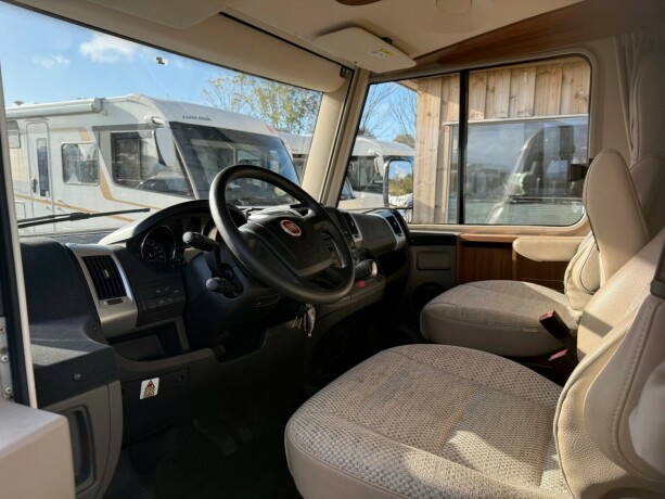 hymer-ex-598-b-f248rerkort-mulighet-queensbed-senkeseng-truma-kombi-stort-kj248leskap-lettkj248rt-diesel-2017-big-10