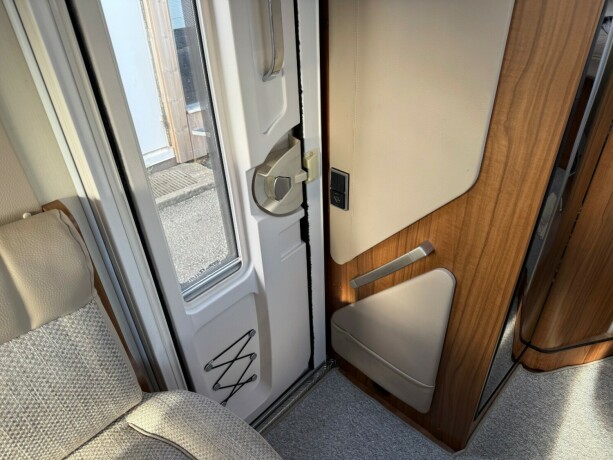 hymer-ex-598-b-f248rerkort-mulighet-queensbed-senkeseng-truma-kombi-stort-kj248leskap-lettkj248rt-diesel-2017-big-31