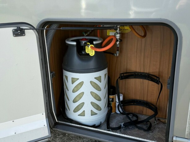 hymer-ex-598-b-f248rerkort-mulighet-queensbed-senkeseng-truma-kombi-stort-kj248leskap-lettkj248rt-diesel-2017-big-79