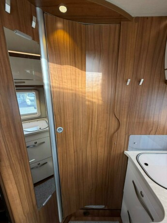 hymer-ex-598-b-f248rerkort-mulighet-queensbed-senkeseng-truma-kombi-stort-kj248leskap-lettkj248rt-diesel-2017-big-60
