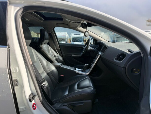 volvo-v60-diesel-2012-big-10