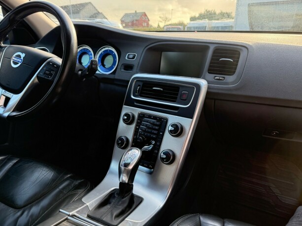 volvo-v60-diesel-2012-big-13
