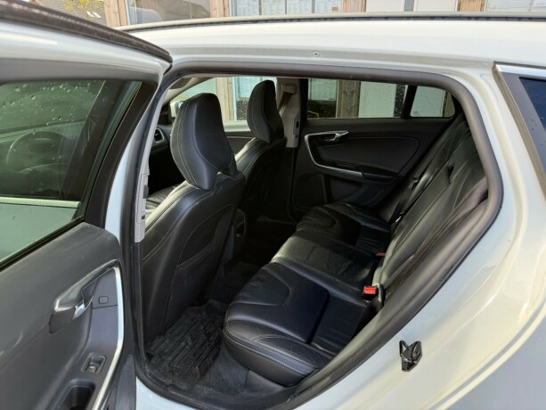 volvo-v60-diesel-2012-big-28