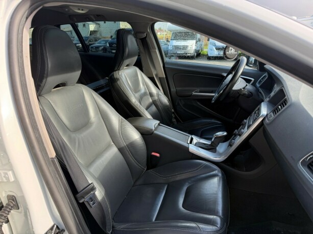 volvo-v60-diesel-2012-big-11