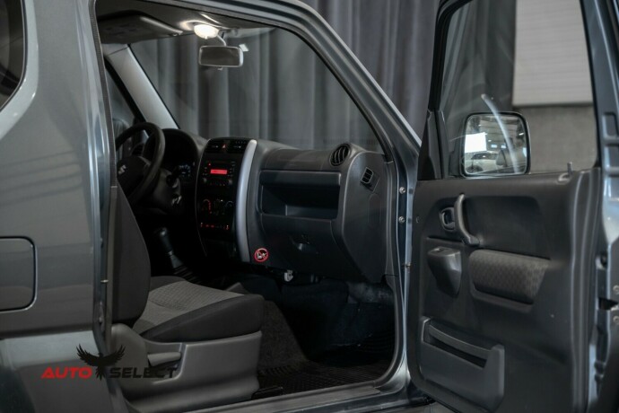 suzuki-jimny-bensin-2008-big-13