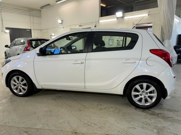 hyundai-i20-bensin-2013-big-6