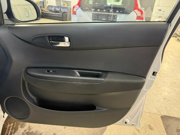 hyundai-i20-bensin-2013-big-9