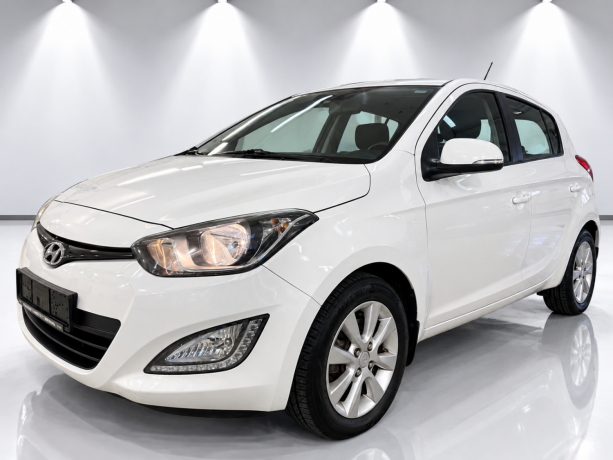 hyundai-i20-bensin-2013-big-0