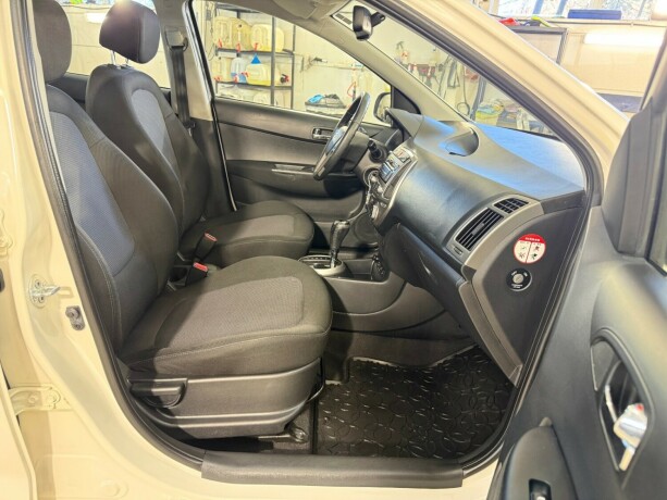 hyundai-i20-bensin-2013-big-10