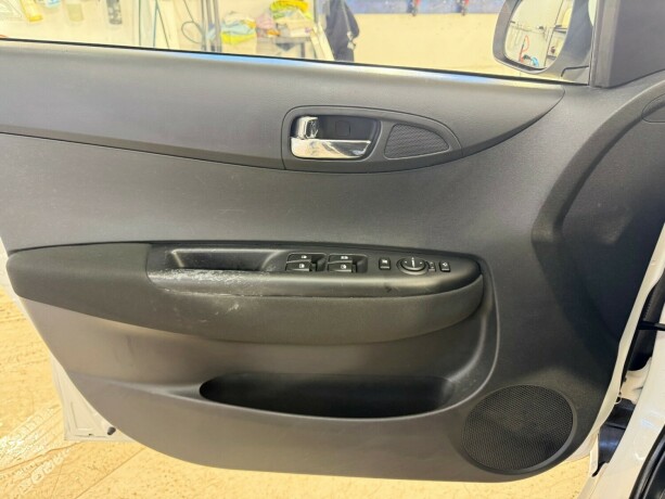 hyundai-i20-bensin-2013-big-16