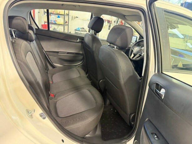 hyundai-i20-bensin-2013-big-11