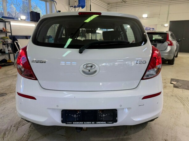 hyundai-i20-bensin-2013-big-4