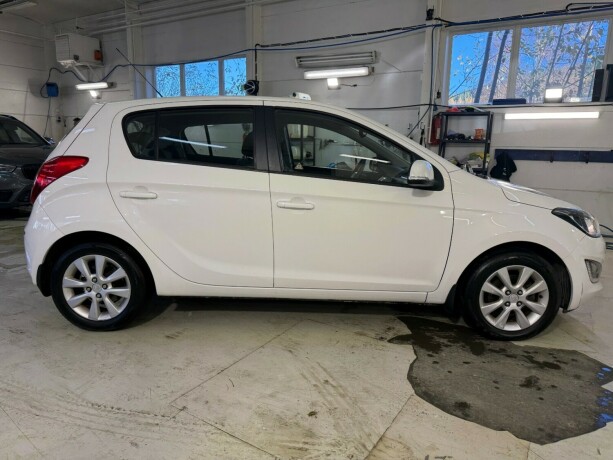 hyundai-i20-bensin-2013-big-2