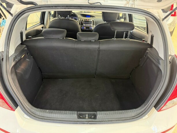 hyundai-i20-bensin-2013-big-12