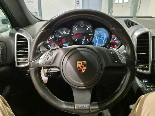 porsche-cayenne-diesel-2011-big-15
