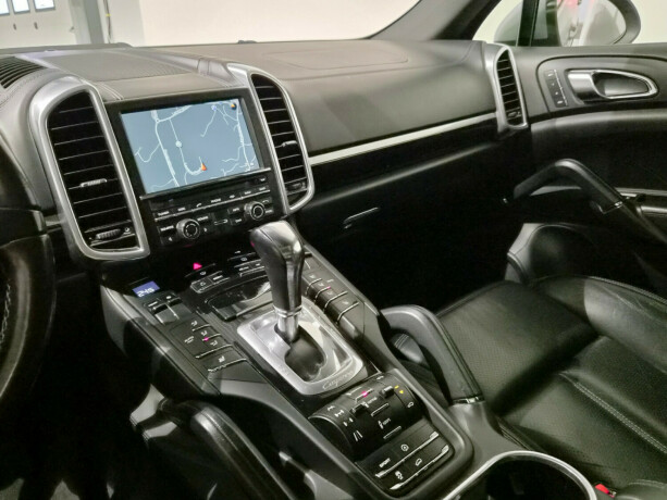 porsche-cayenne-diesel-2011-big-17