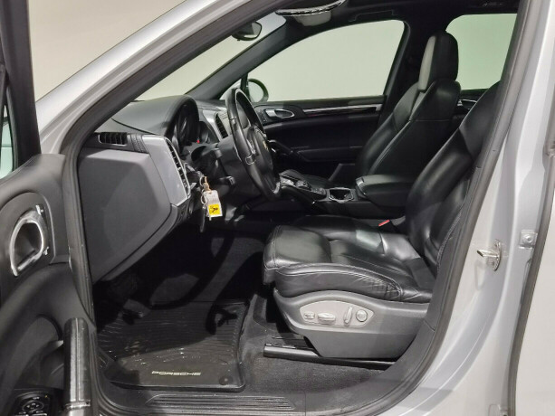 porsche-cayenne-diesel-2011-big-13