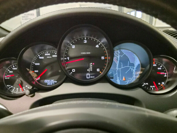porsche-cayenne-diesel-2011-big-16