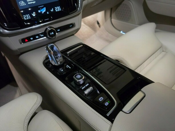 volvo-v90-plug-in-petrol-2019-big-36