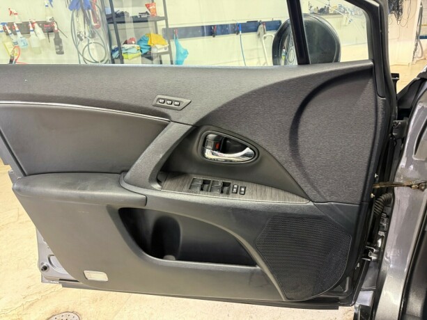 toyota-avensis-diesel-2011-big-12