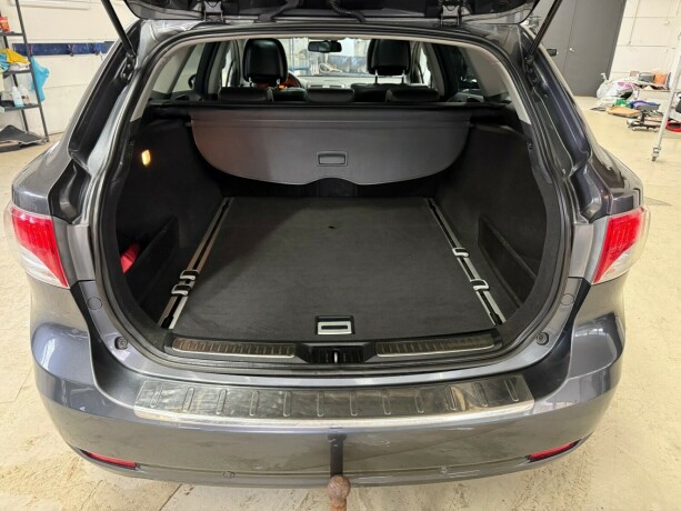toyota-avensis-diesel-2011-big-4