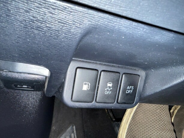 toyota-avensis-diesel-2011-big-13
