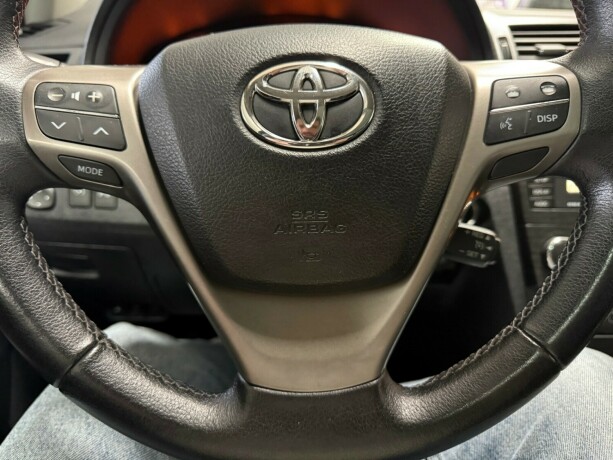 toyota-avensis-diesel-2011-big-16